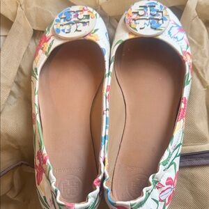 Tory Burch Women's Floral Flats - White with Multicolor Design